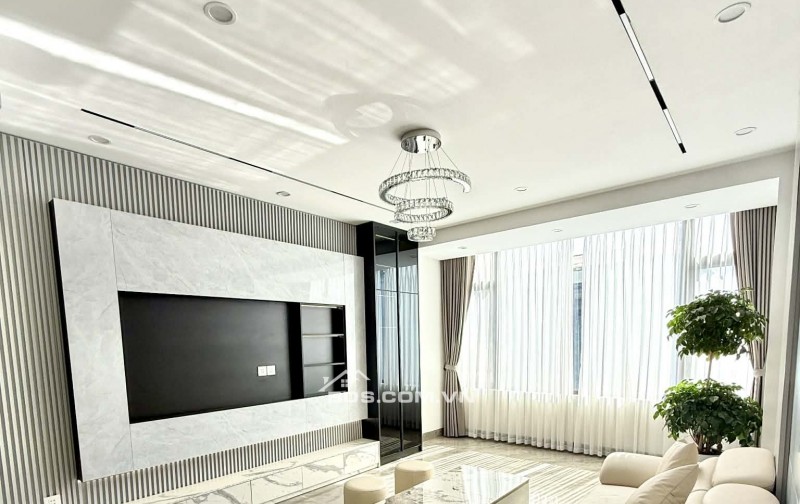 BÁN NHÀ PHÔ NGÔ GIA TỰ - LONG BIÊN, 6 TẦNG THANG MÁY, GARA Ô TÔ, KINH DOANH. GIÁ 11,5 TỶ